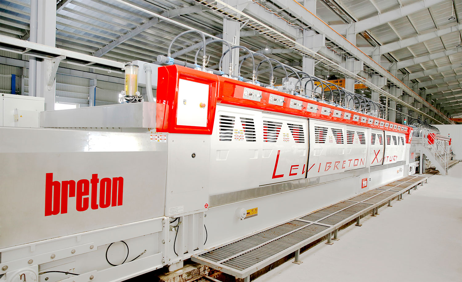 Dây chuyền máy móc của Breton Italia đang sử dụng tại nhà máy của Caslaquartz tại Hà Nam